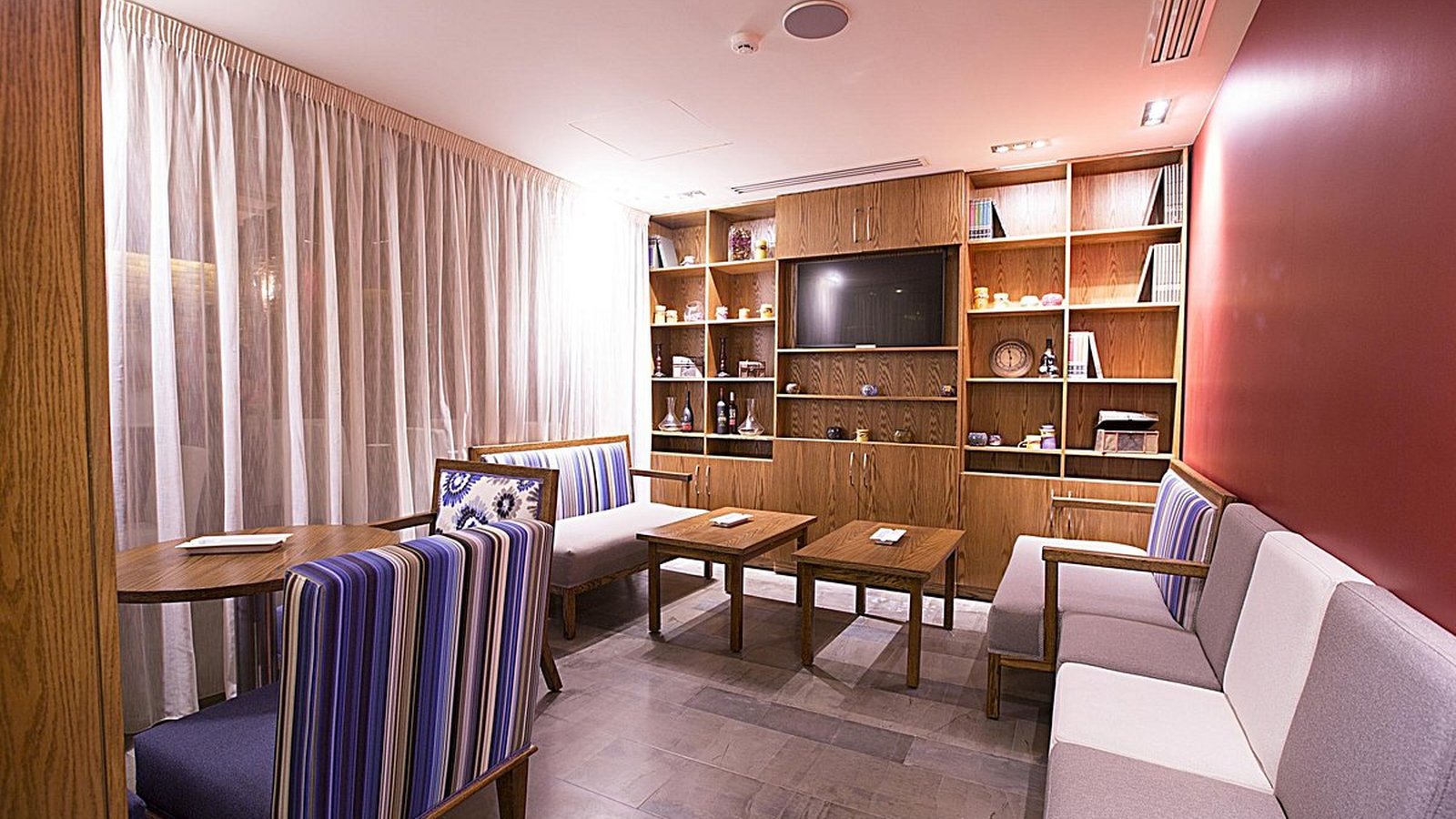 J hotel and spa