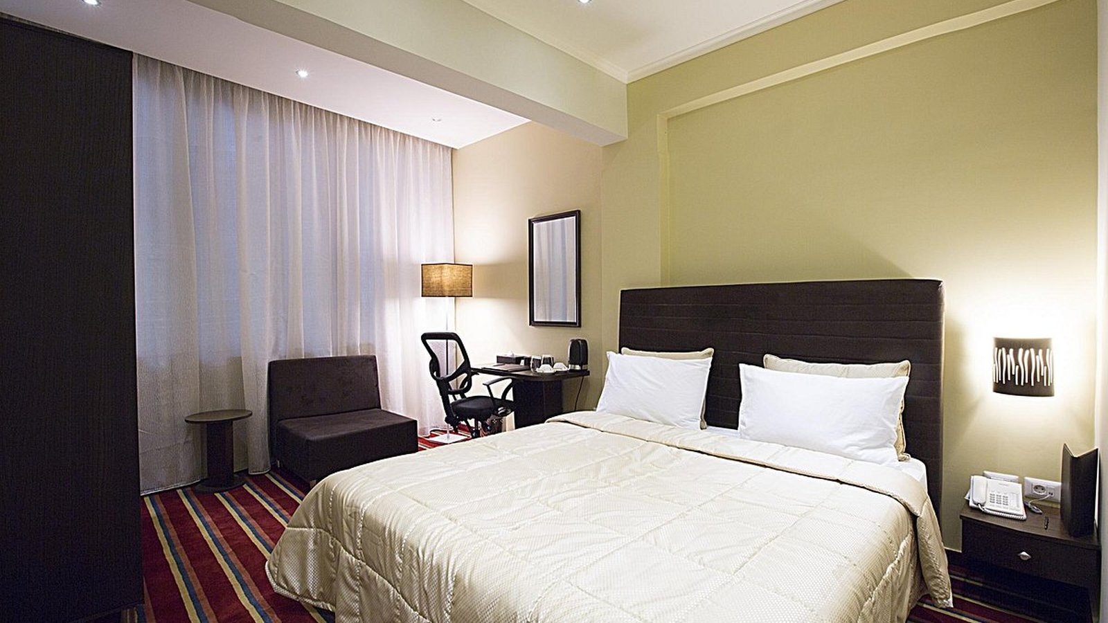 J hotel and spa