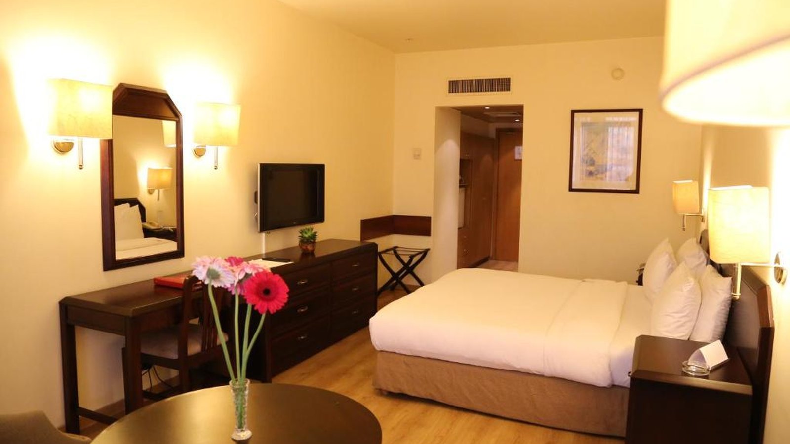 Le Commodore Hotel