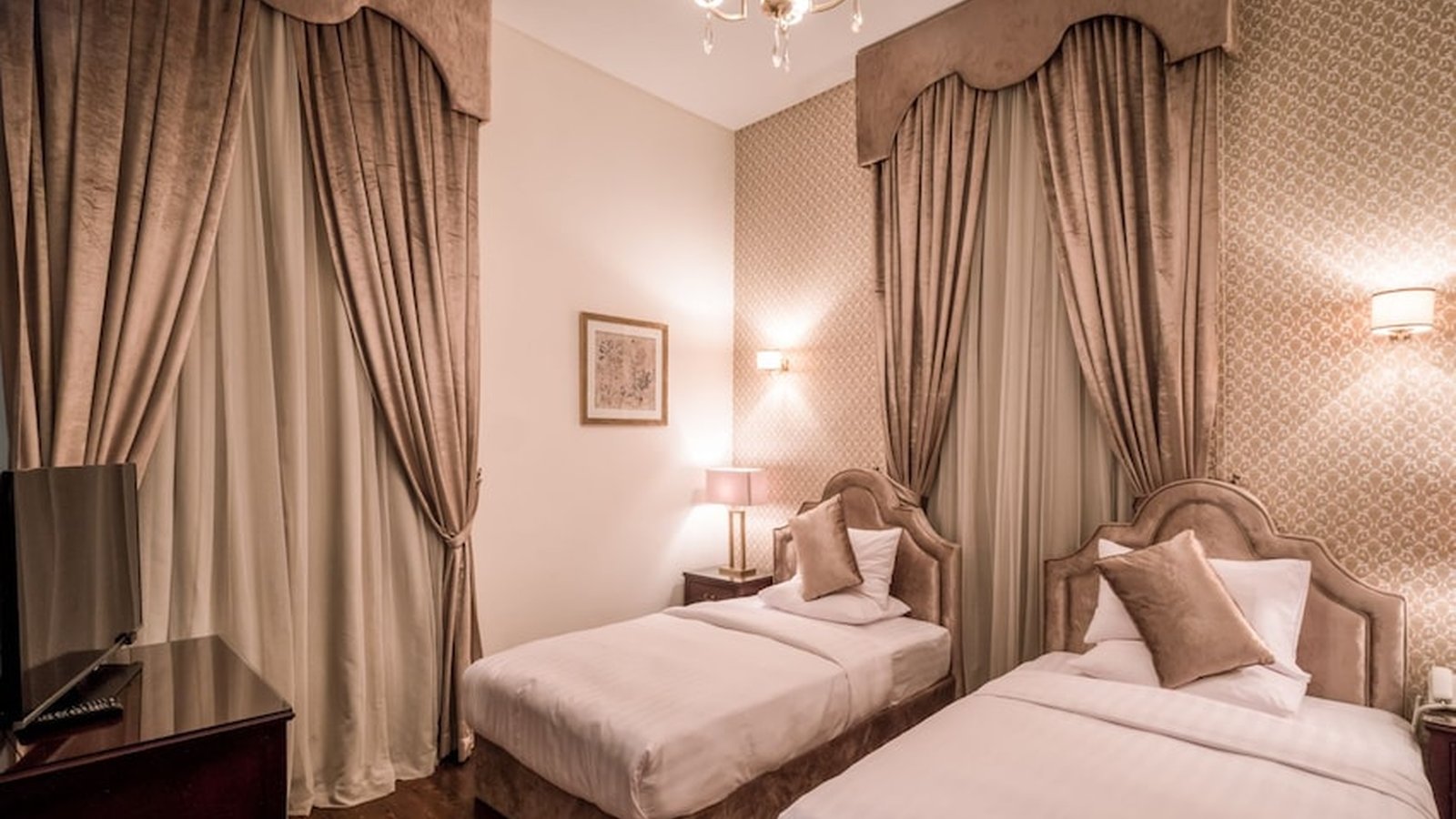 1920s Boutique Hotel and Restaurants